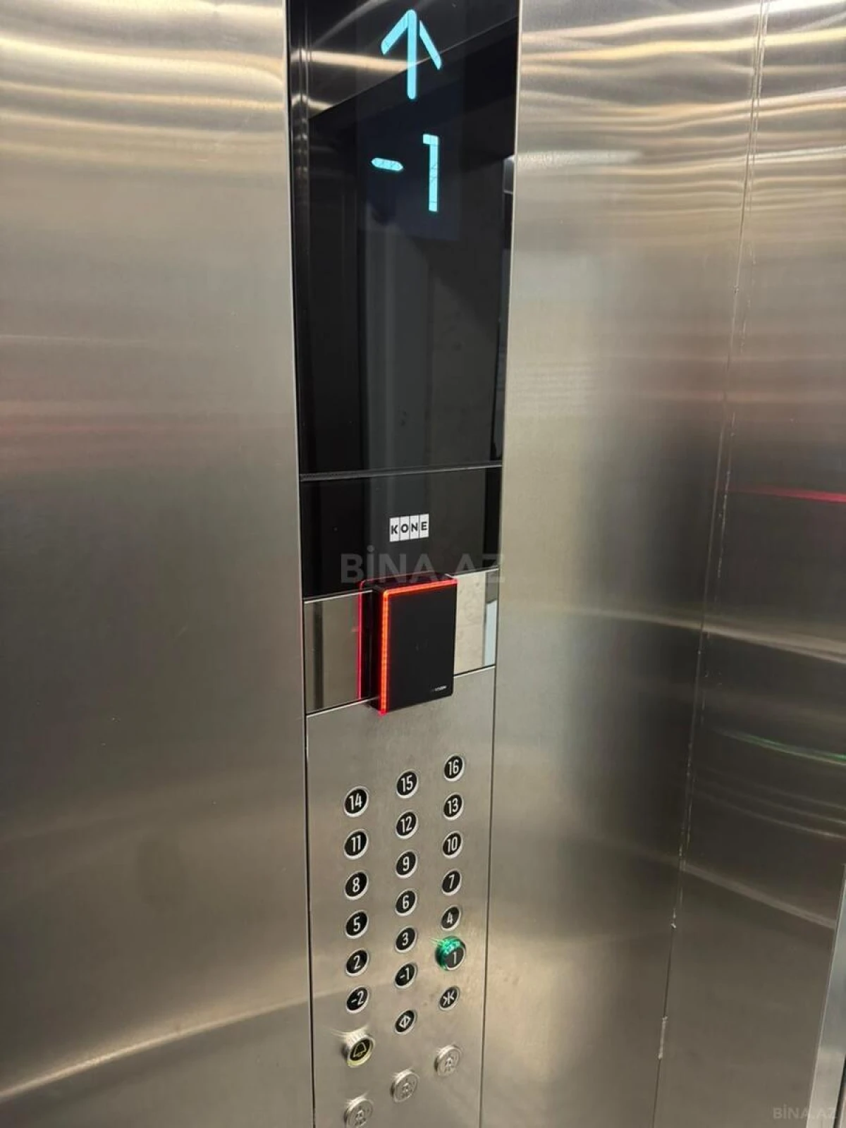 Satılır 3 otaqlı mənzil 151 m²