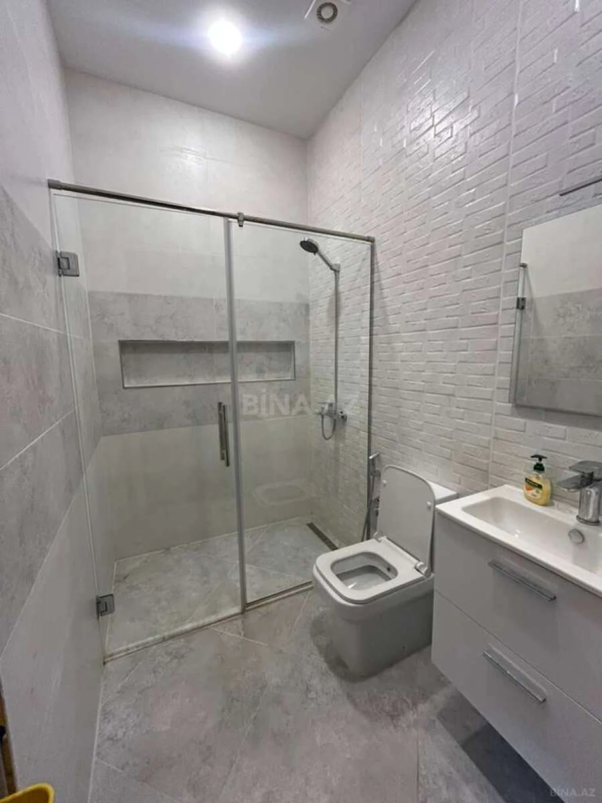 Kirayə verilir 2 otaqlı mənzil 60 m²