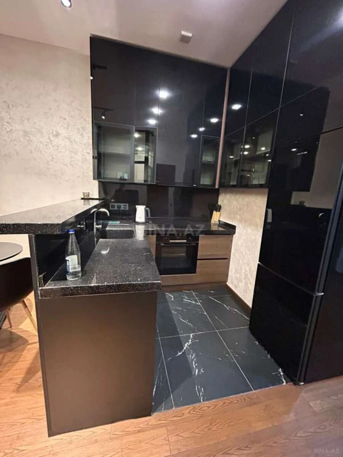 Kirayə verilir 2 otaqlı mənzil 60 m²
