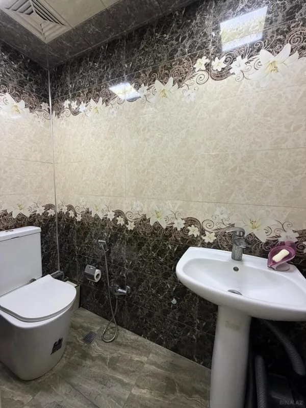 Satılır 4 otaqlı mənzil 149 m²