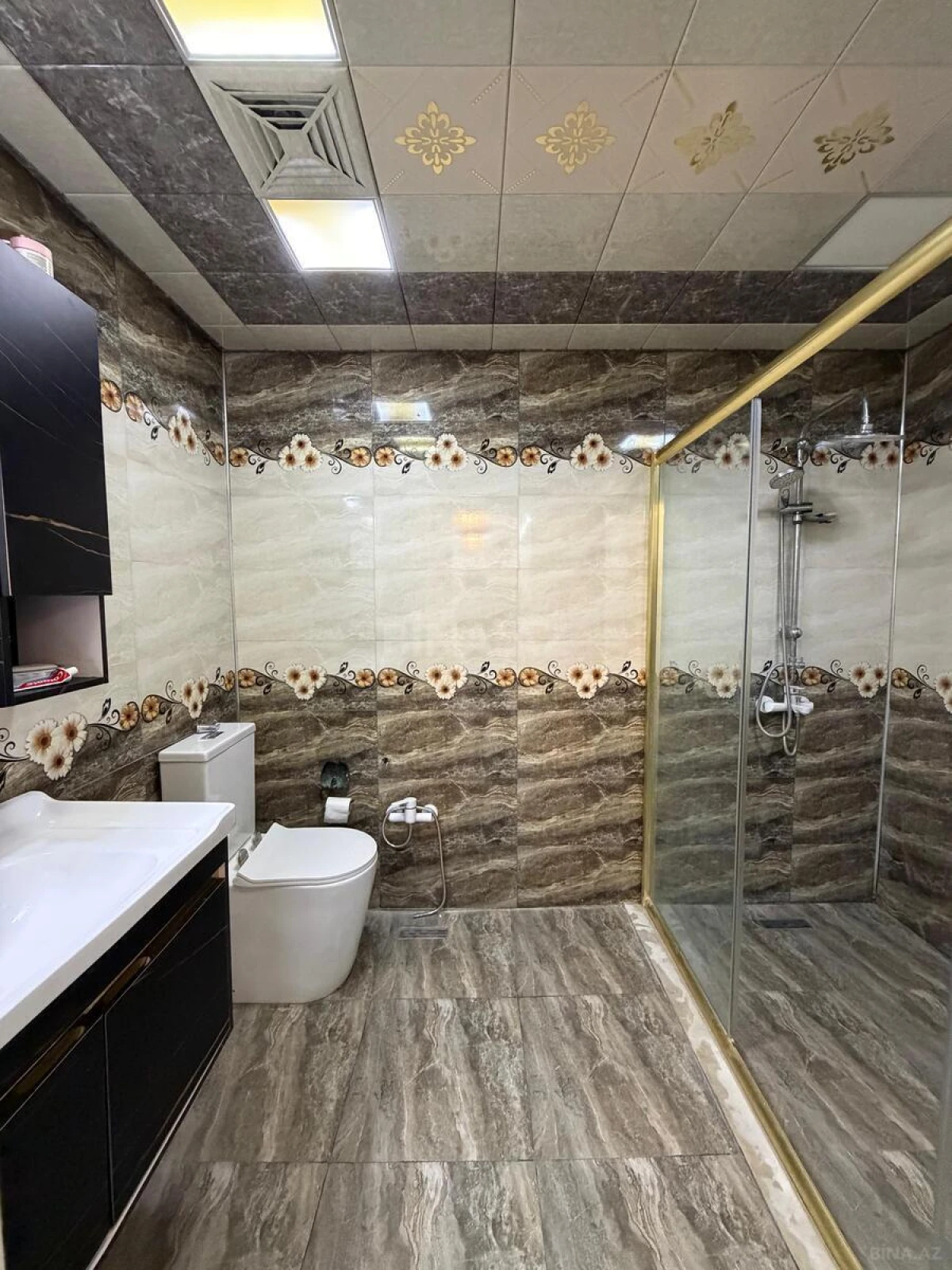 Satılır 4 otaqlı mənzil 149 m²