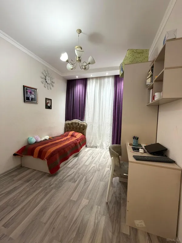 Satılır 4 otaqlı mənzil 149 m²