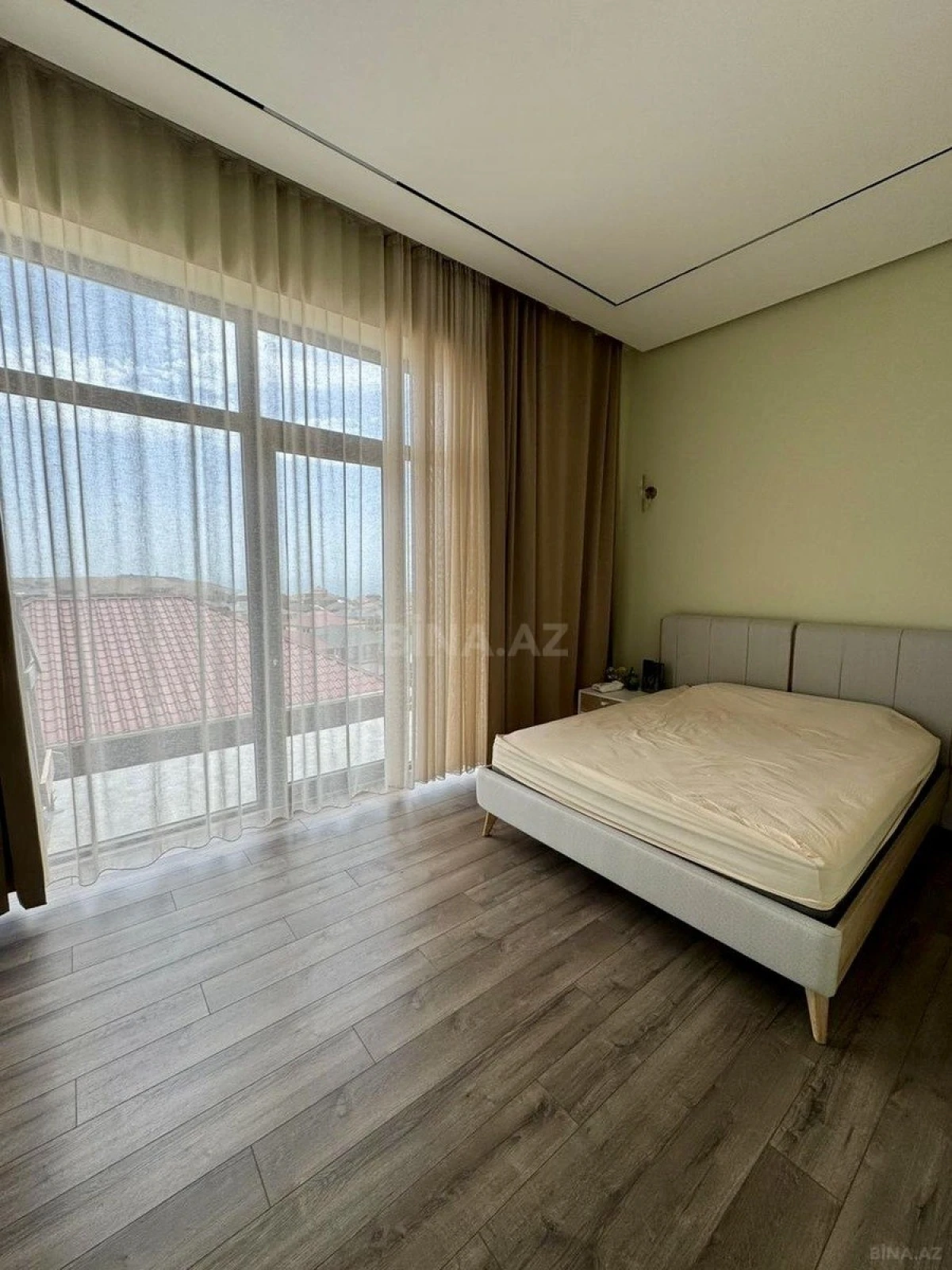 Satılır 5 otaqlı həyət evi 168 m²