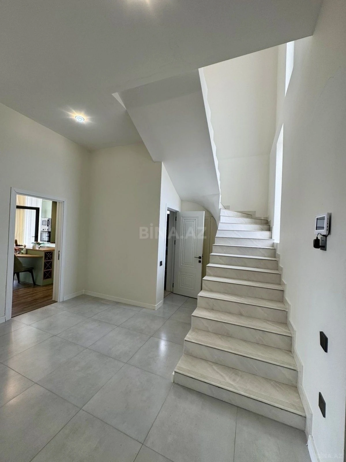 Satılır 5 otaqlı həyət evi 168 m²