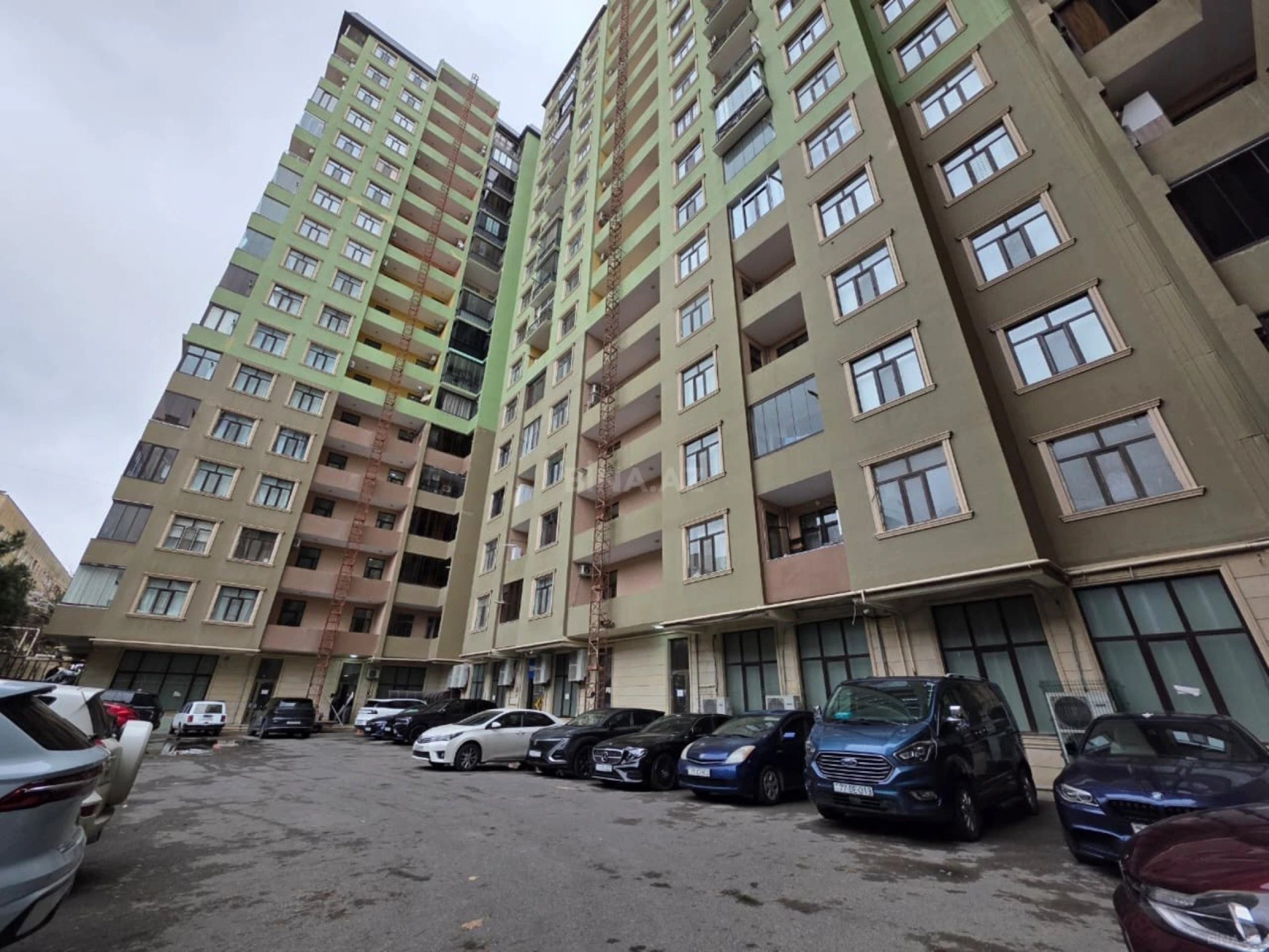 Satılır 3 otaqlı mənzil 155.5 m²