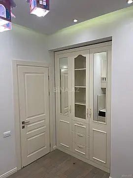 Satılır 4 otaqlı mənzil 140 m²