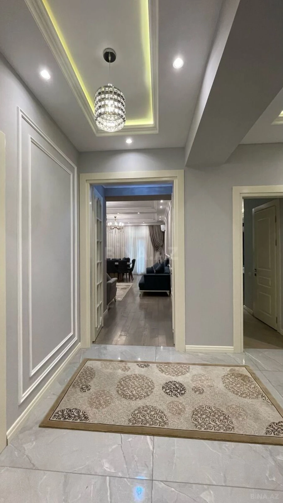 Satılır 4 otaqlı mənzil 140 m²