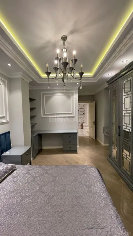Satılır 4 otaqlı mənzil 140 m²