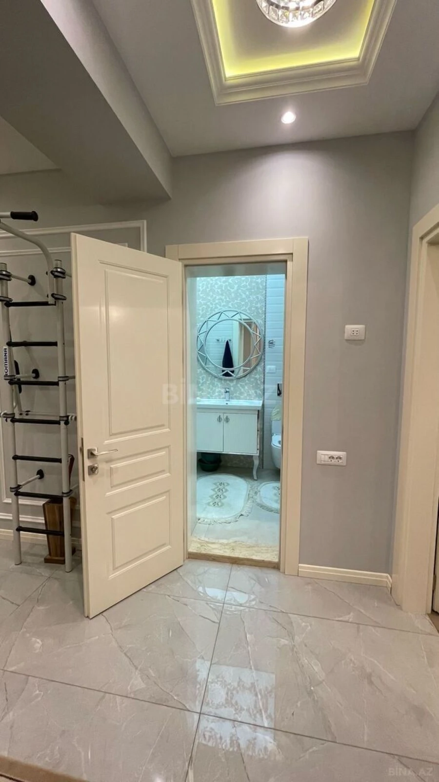 Satılır 4 otaqlı mənzil 140 m²