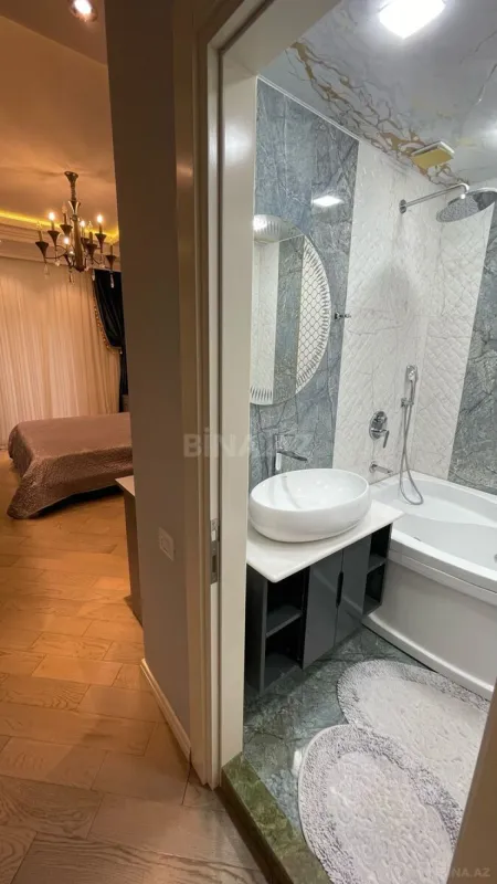 Satılır 4 otaqlı mənzil 140 m²