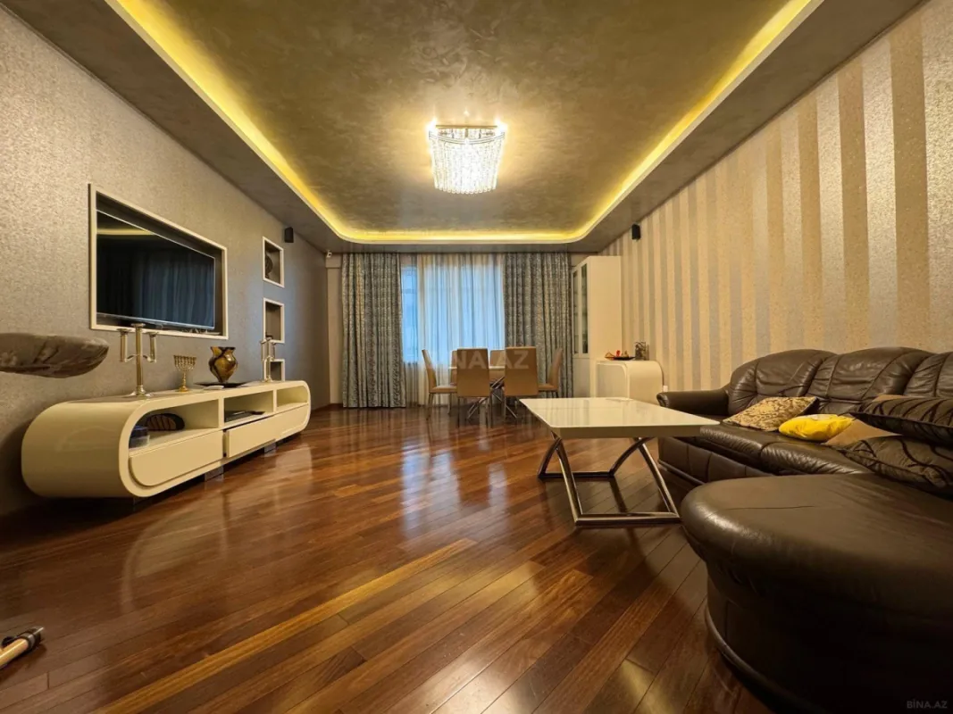Satılır 3 otaqlı mənzil 153 m²
