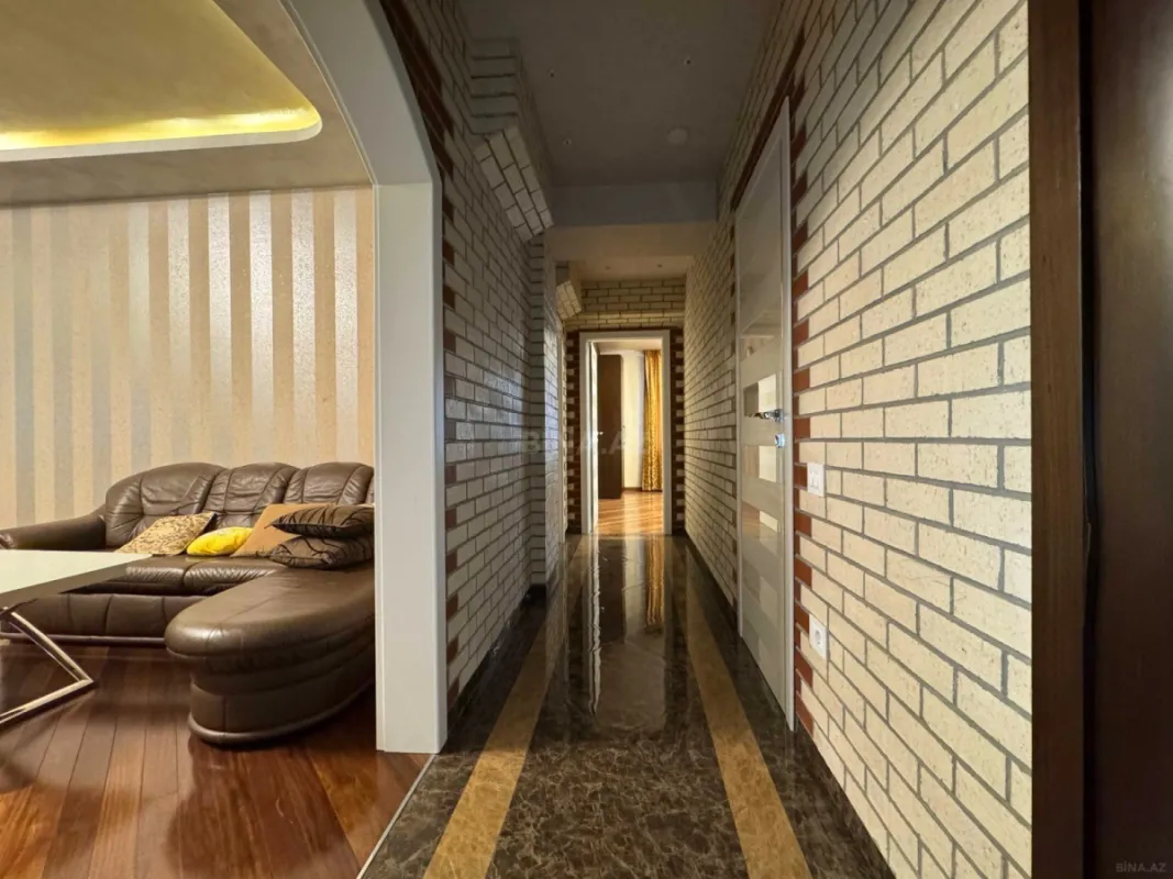 Satılır 3 otaqlı mənzil 153 m²