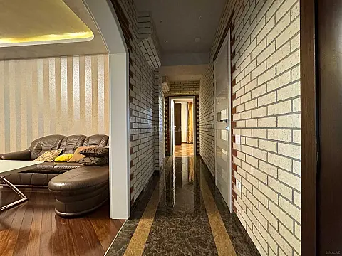 Satılır 3 otaqlı mənzil 153 m²