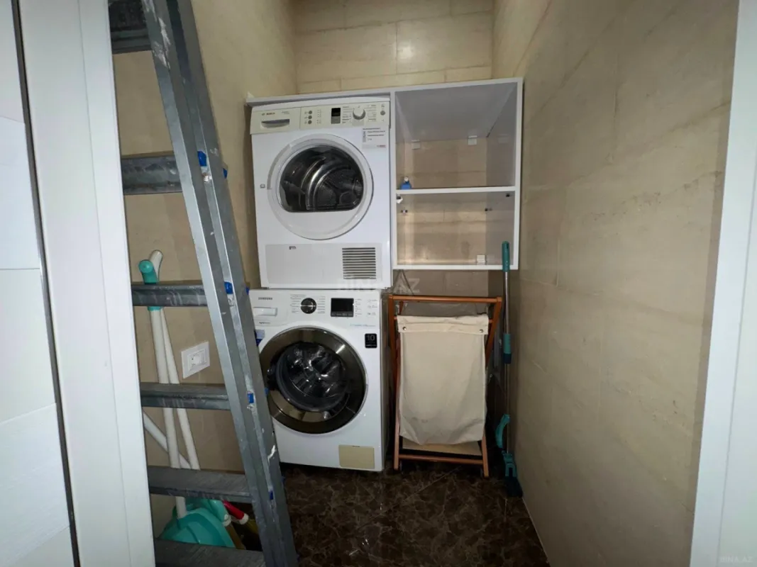 Satılır 3 otaqlı mənzil 153 m²