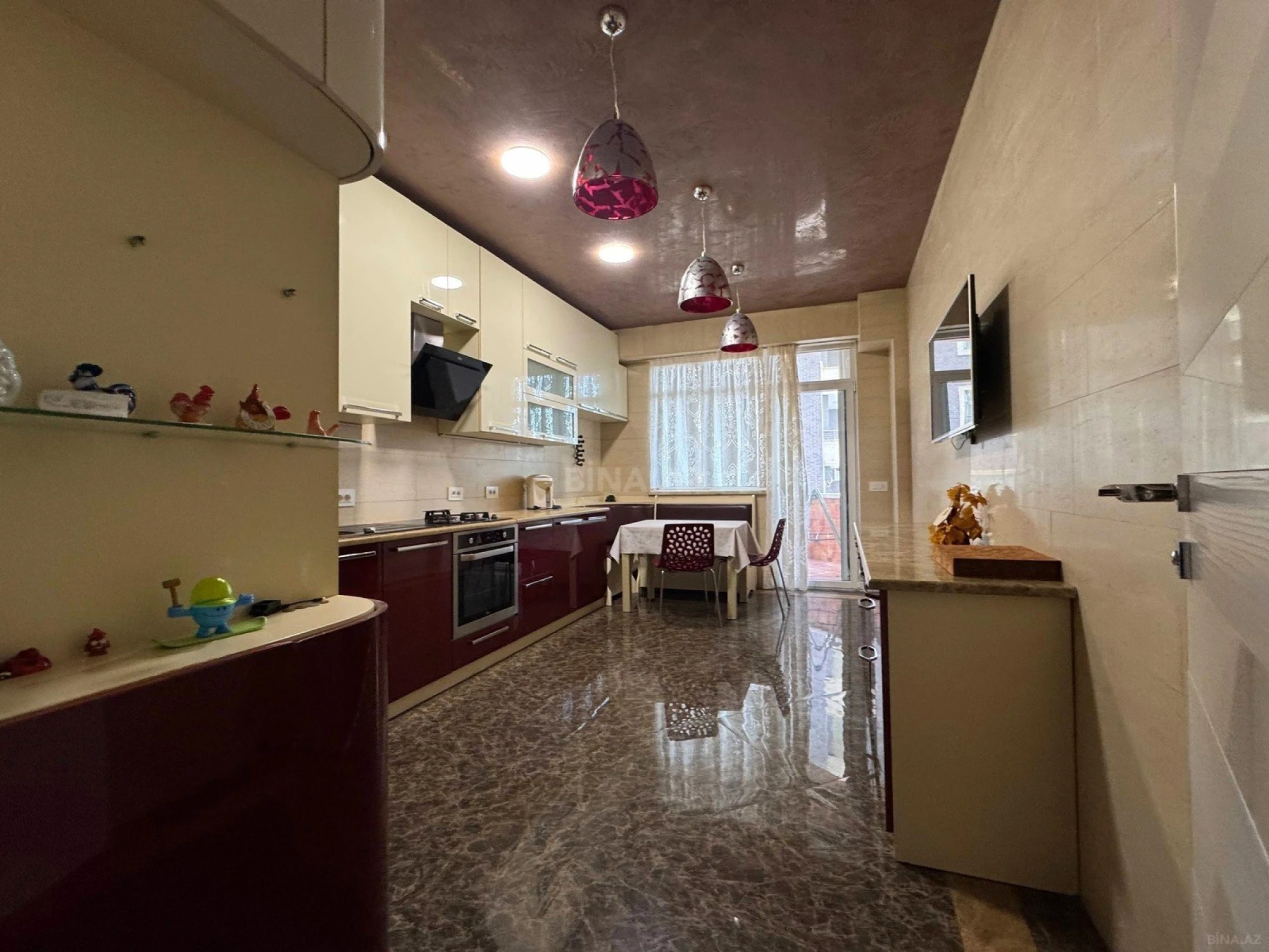 Satılır 3 otaqlı mənzil 153 m²