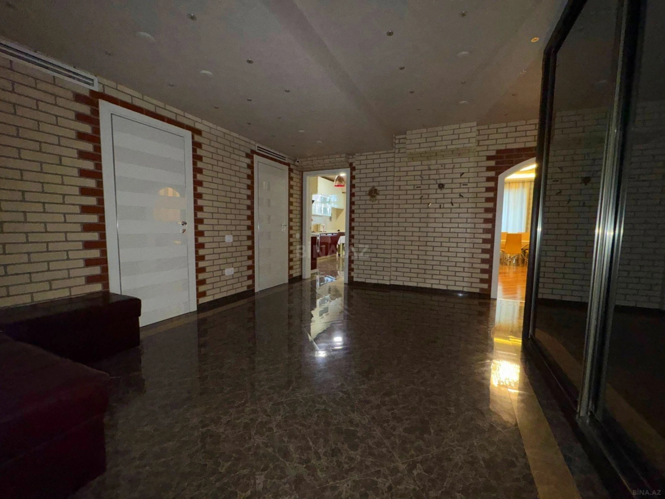 Satılır 3 otaqlı mənzil 153 m²