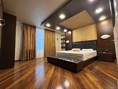 Satılır 3 otaqlı mənzil 153 m²