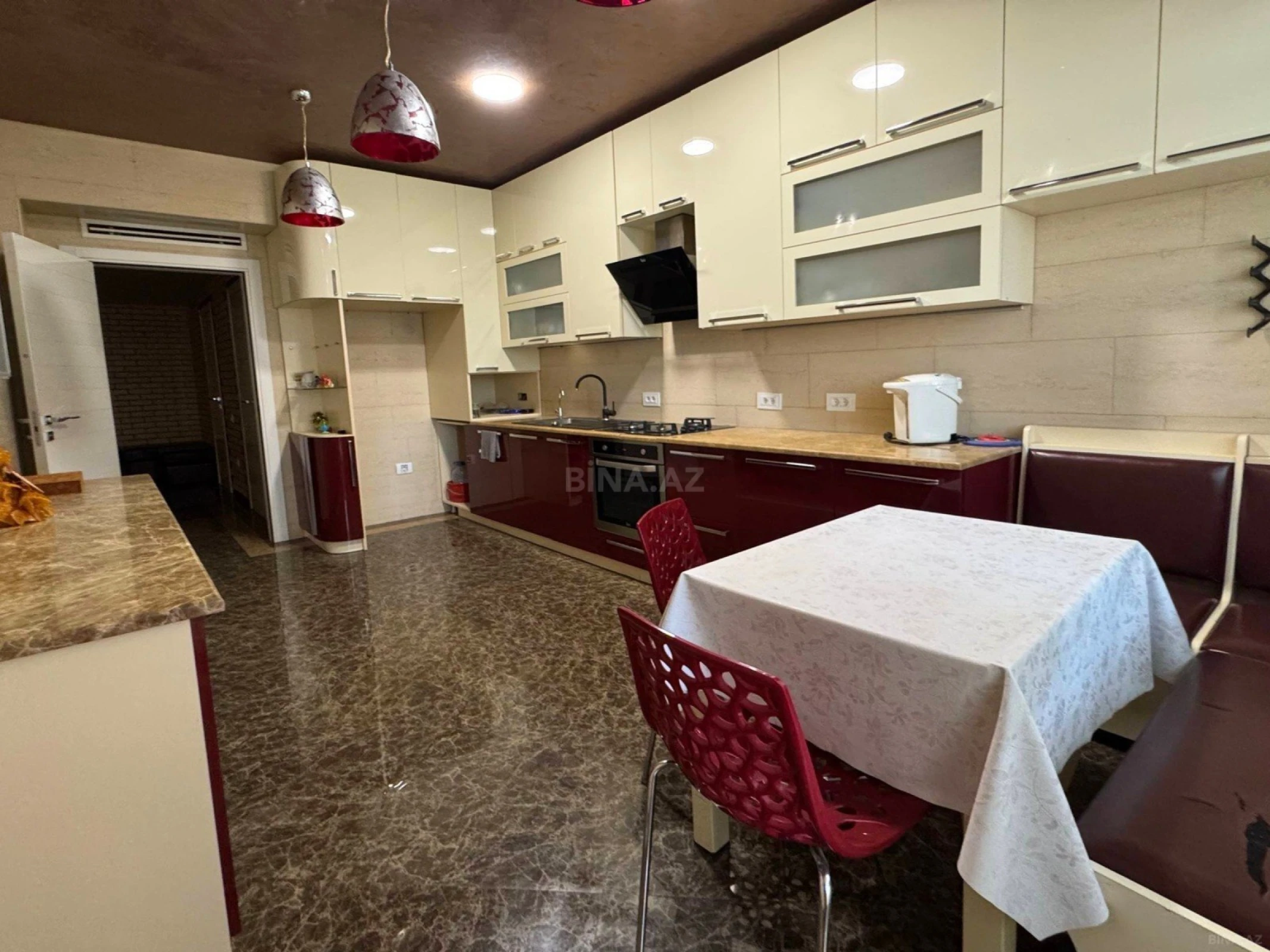 Satılır 3 otaqlı mənzil 153 m²