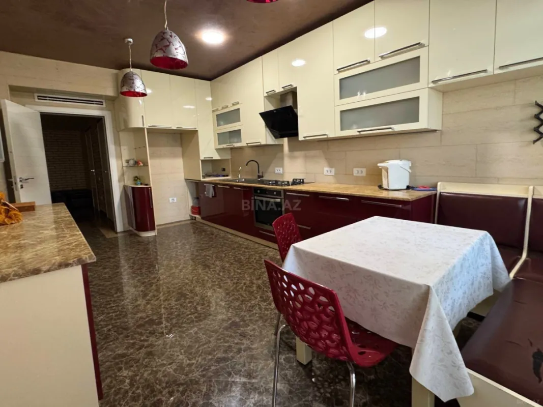 Satılır 3 otaqlı mənzil 153 m²