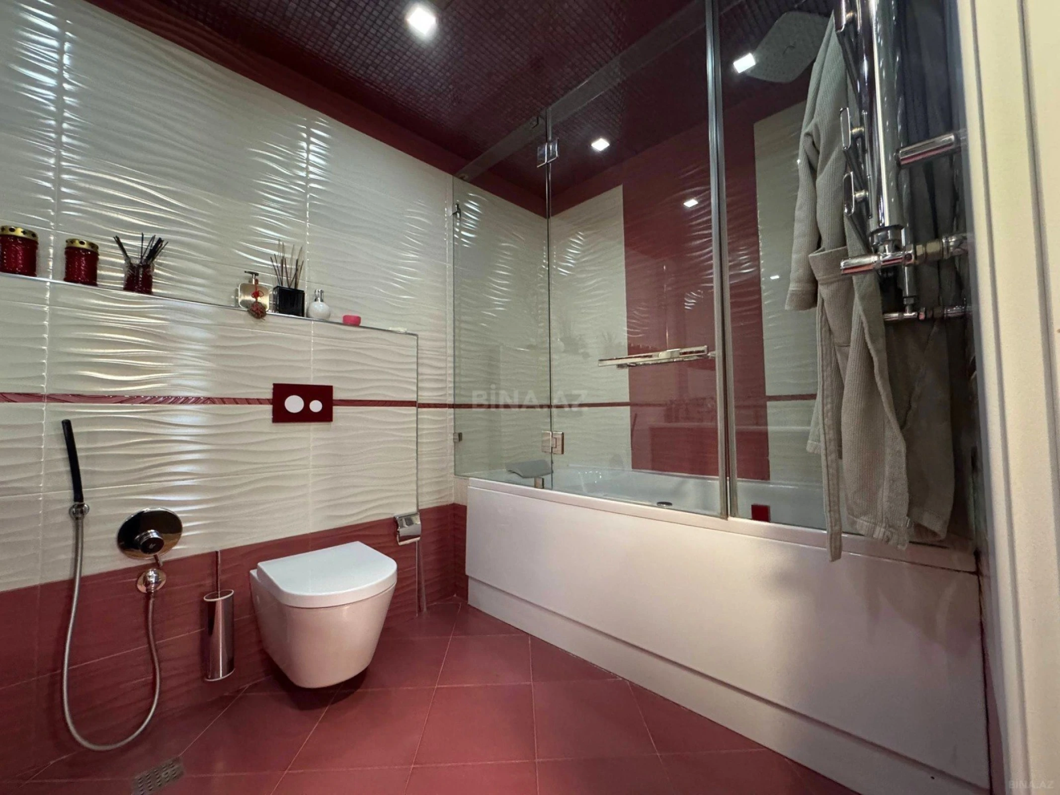 Satılır 3 otaqlı mənzil 153 m²