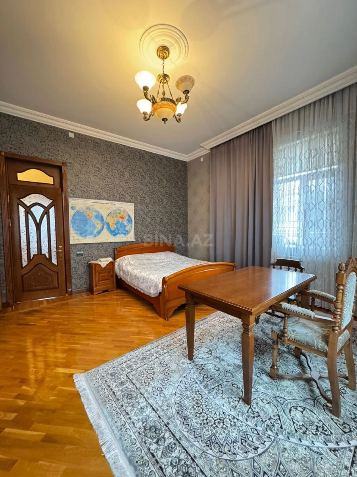 Satılır 7 otaqlı həyət evi 900 m²