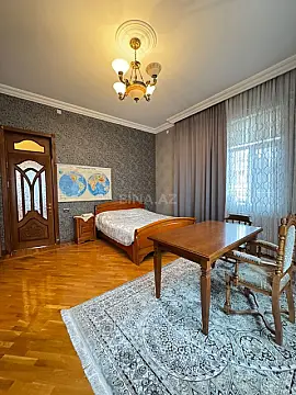 Satılır 7 otaqlı həyət evi 900 m²