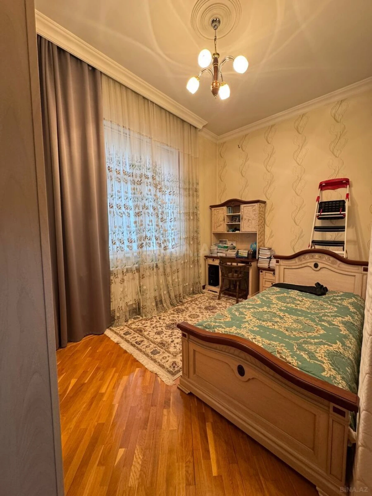Satılır 7 otaqlı həyət evi 900 m²