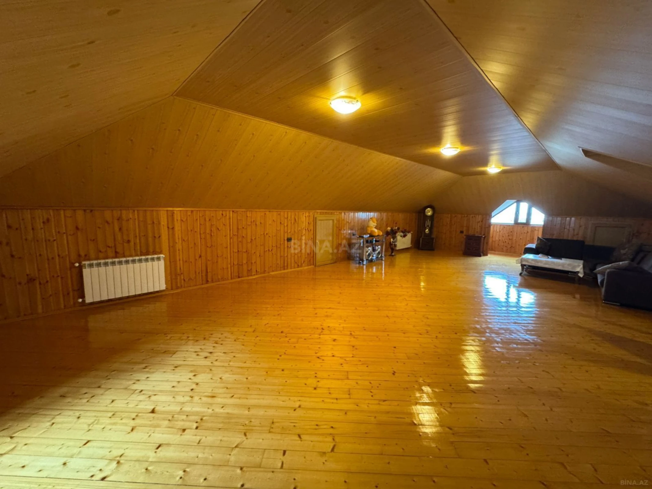 Satılır 7 otaqlı həyət evi 900 m²