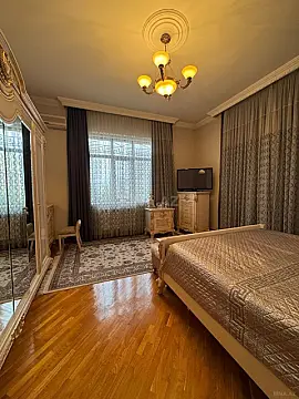 Satılır 7 otaqlı həyət evi 900 m²