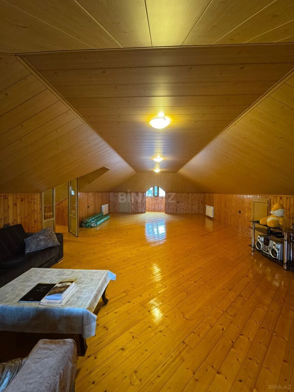 Satılır 7 otaqlı həyət evi 900 m²