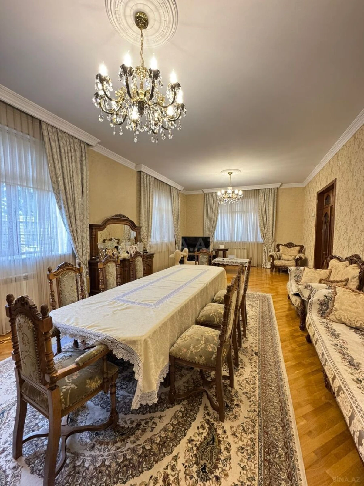 Satılır 7 otaqlı həyət evi 900 m²