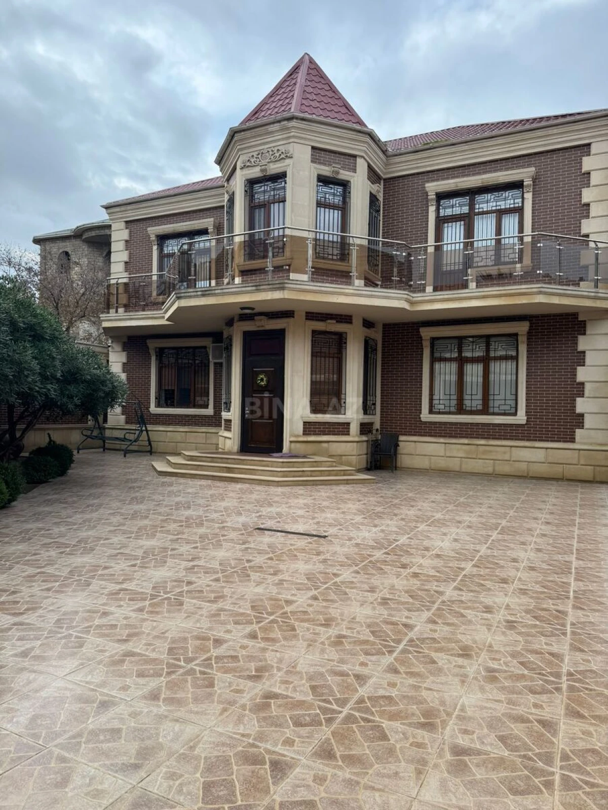 Satılır 7 otaqlı həyət evi 900 m²