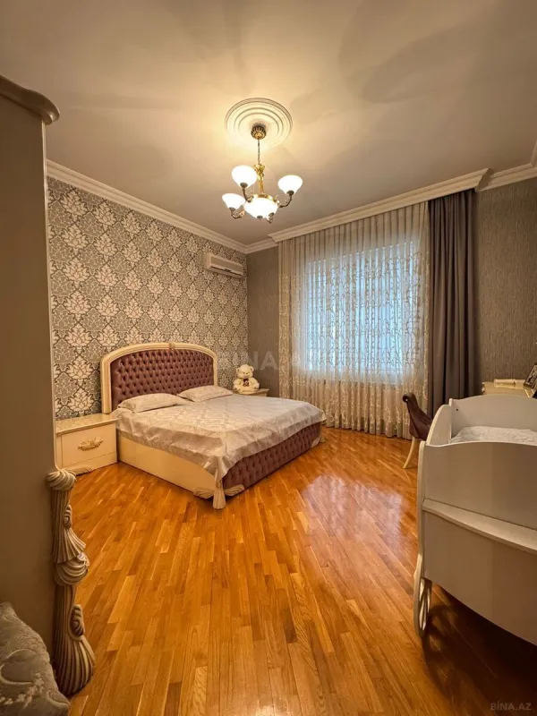 Satılır 7 otaqlı həyət evi 900 m²