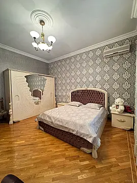 Satılır 7 otaqlı həyət evi 900 m²