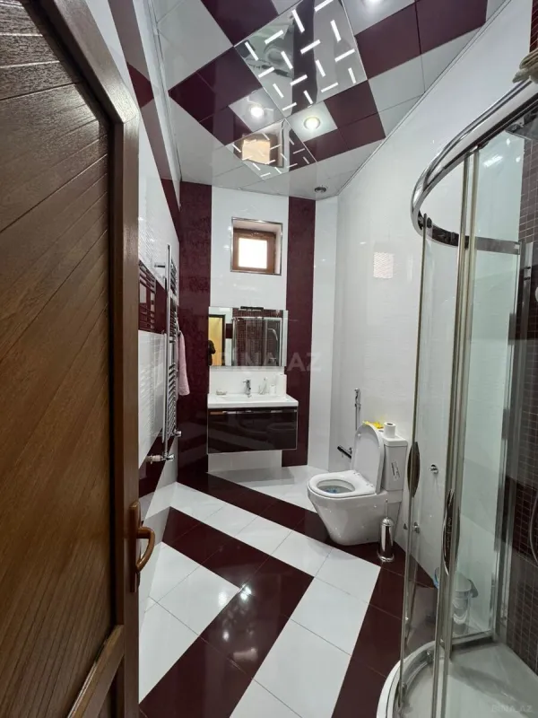 Satılır 7 otaqlı həyət evi 900 m²