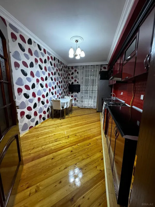 Satılır 4 otaqlı mənzil 135 m²