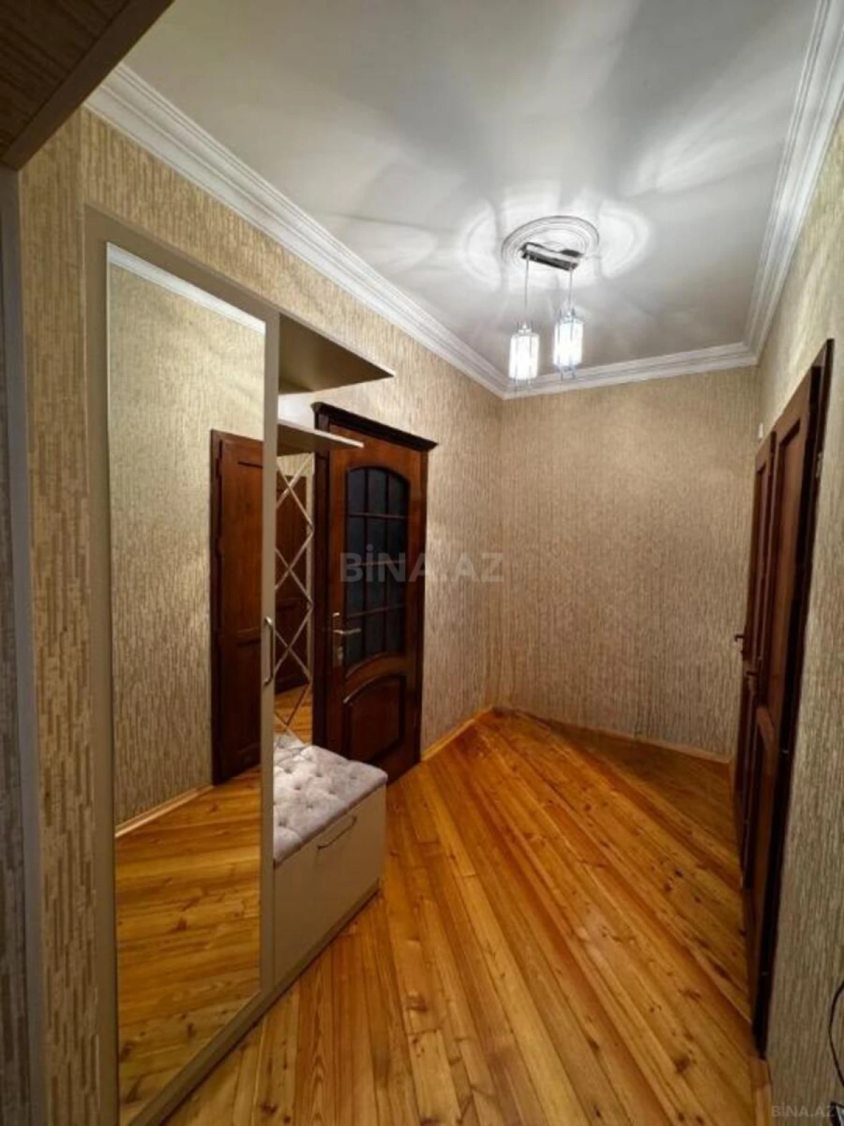 Satılır 4 otaqlı mənzil 135 m²