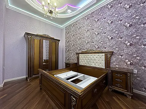 Satılır 4 otaqlı mənzil 137 m²