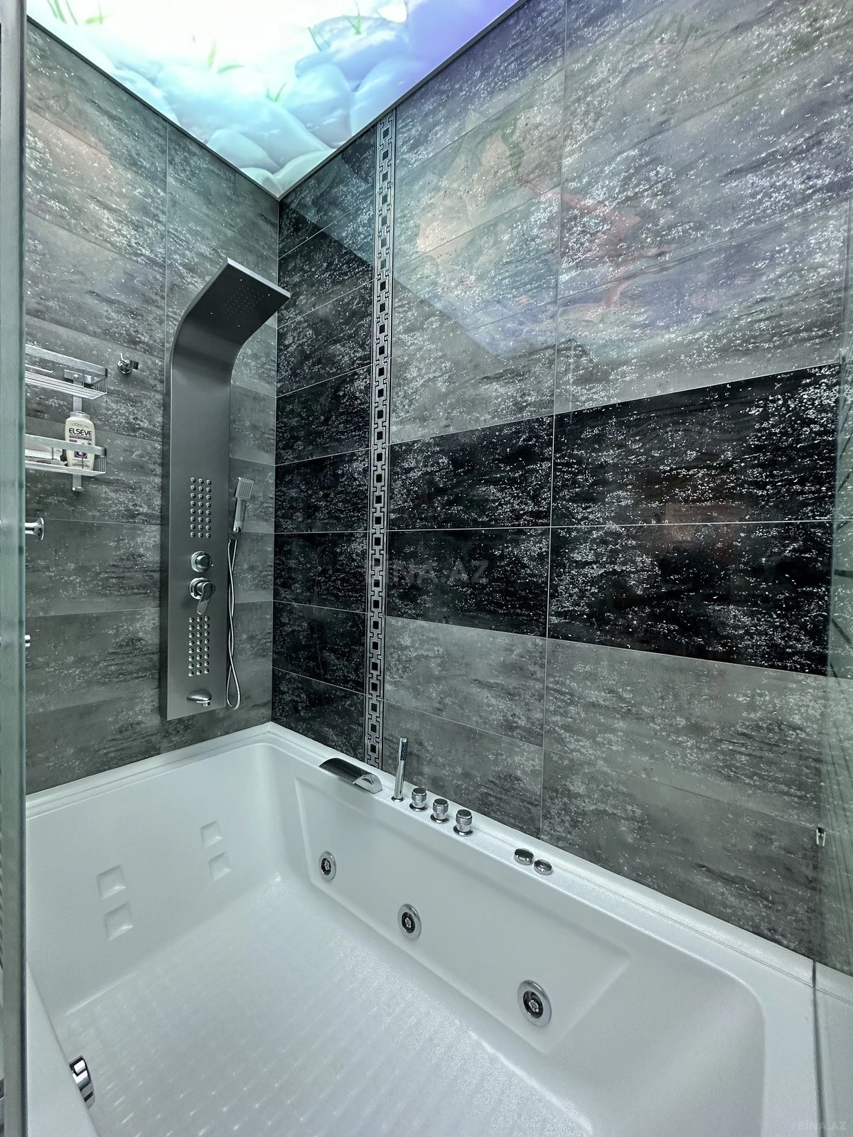 Satılır 4 otaqlı mənzil 137 m²