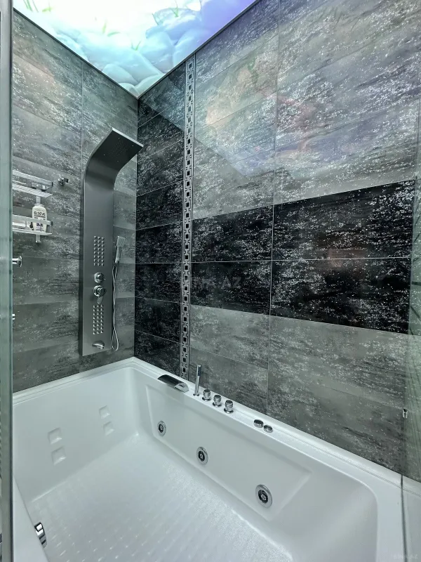 Satılır 4 otaqlı mənzil 137 m²