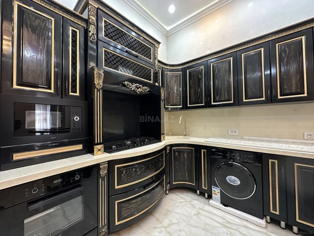 Satılır 4 otaqlı mənzil 137 m²