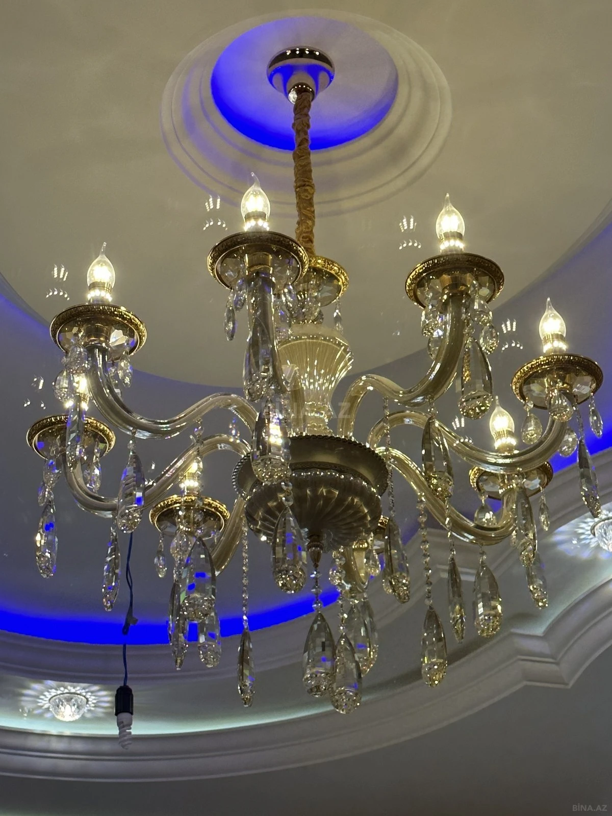 Satılır 4 otaqlı mənzil 137 m²