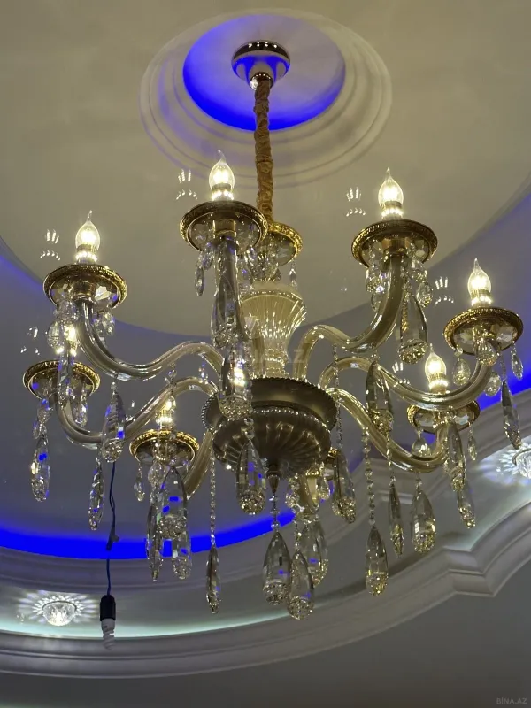 Satılır 4 otaqlı mənzil 137 m²