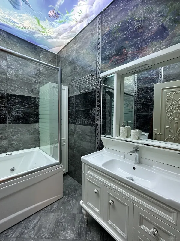 Satılır 4 otaqlı mənzil 137 m²