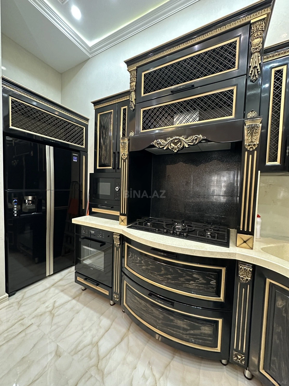 Satılır 4 otaqlı mənzil 137 m²