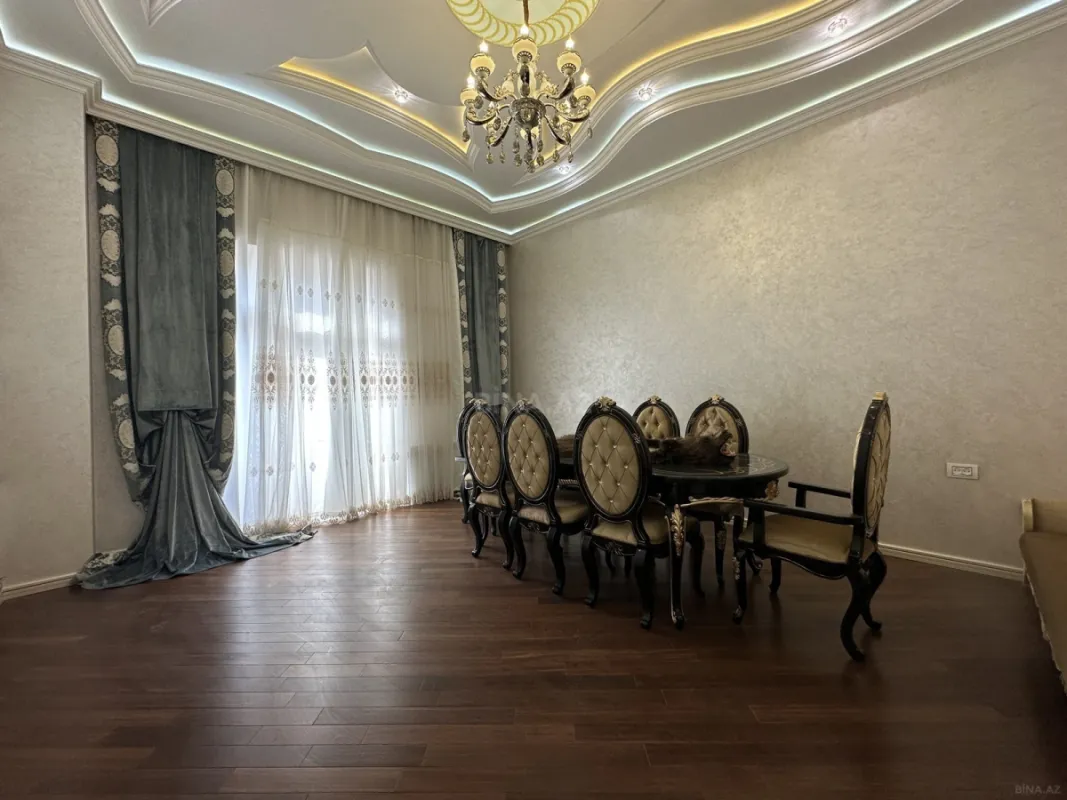 Satılır 4 otaqlı mənzil 137 m²