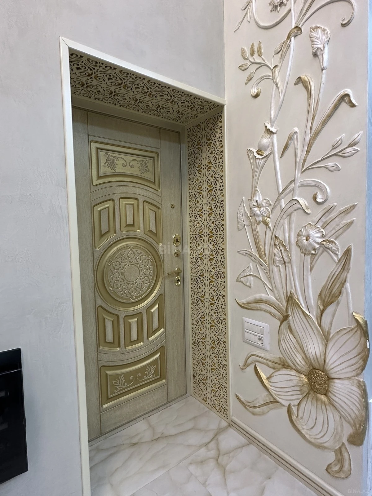 Satılır 4 otaqlı mənzil 137 m²