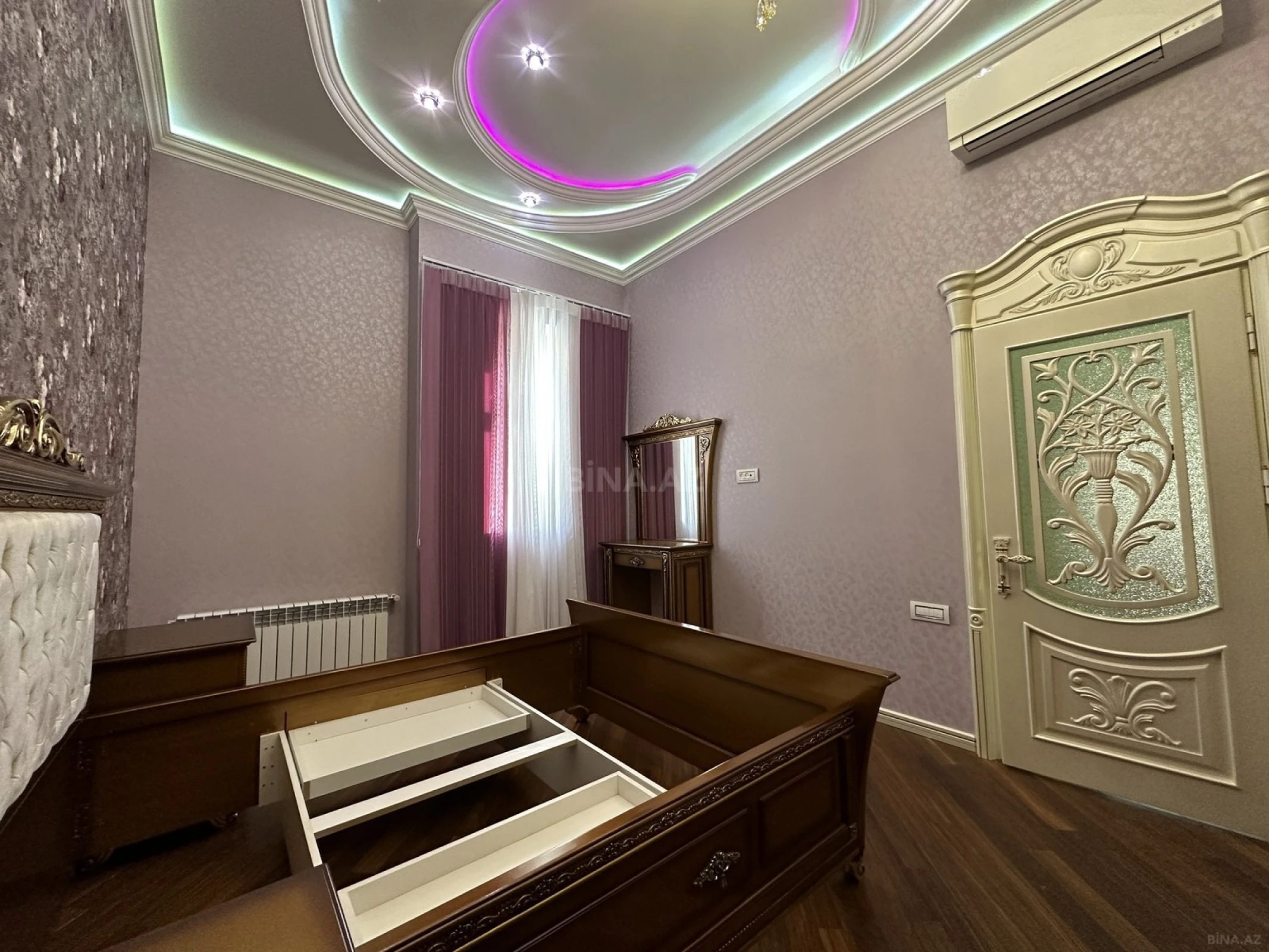 Satılır 4 otaqlı mənzil 137 m²