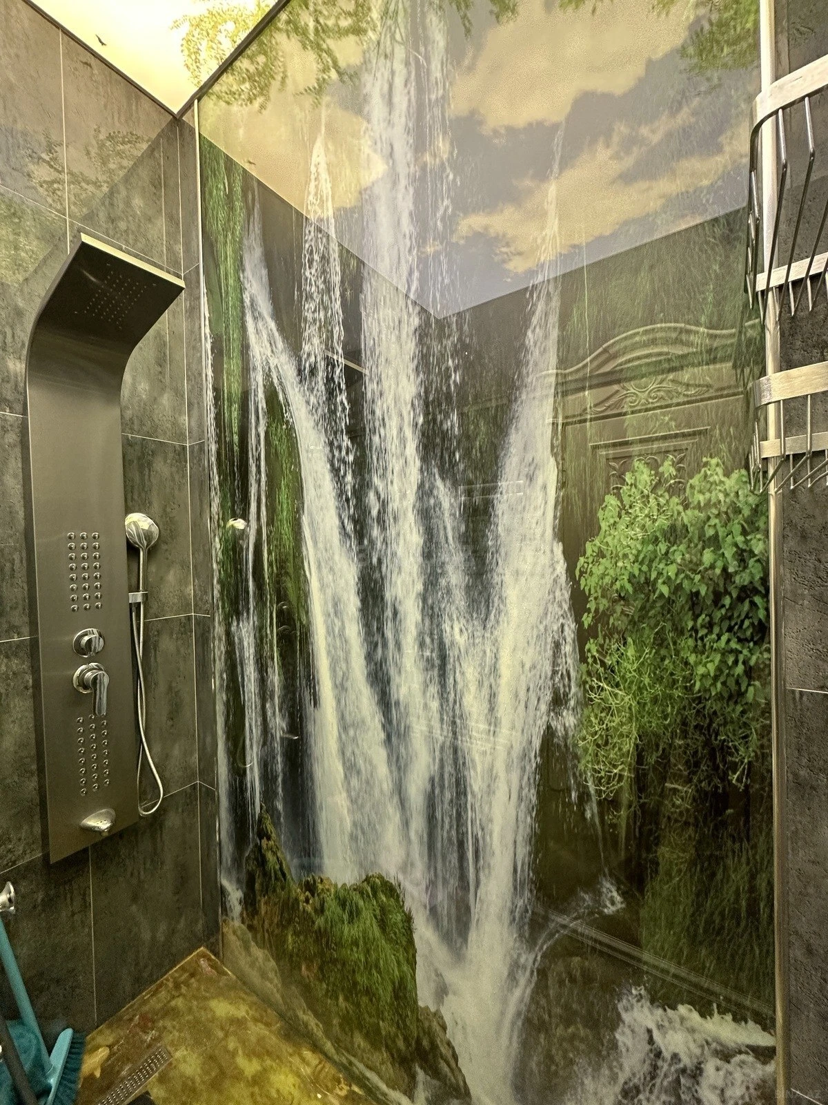 Satılır 4 otaqlı mənzil 137 m²