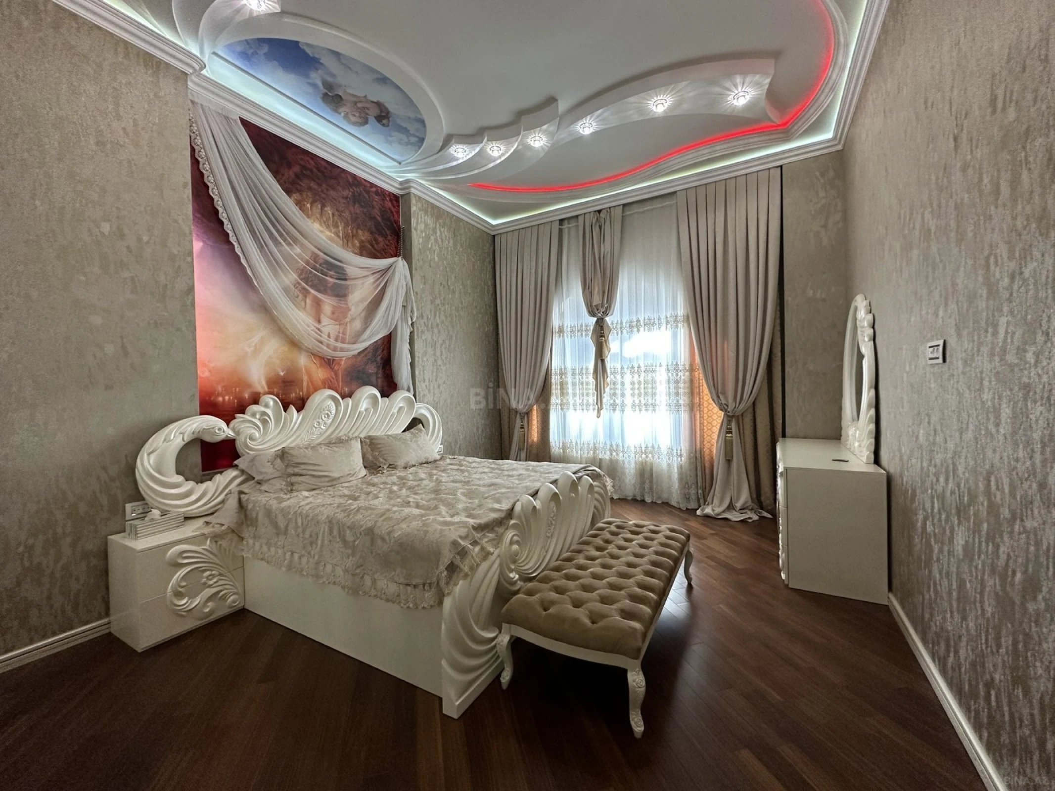 Satılır 4 otaqlı mənzil 137 m²